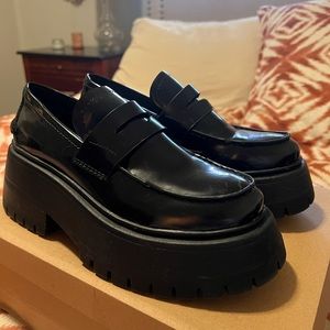 Steve Madden Black Patten Platform Loafers | Size 7.5